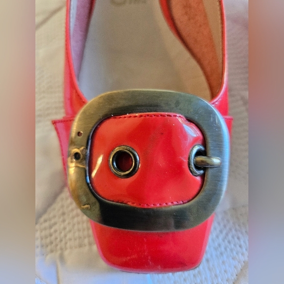 Salvatore Ferragamo Orange Patent Leather Block Heels, Size 6.5 - Picture 6 of 12